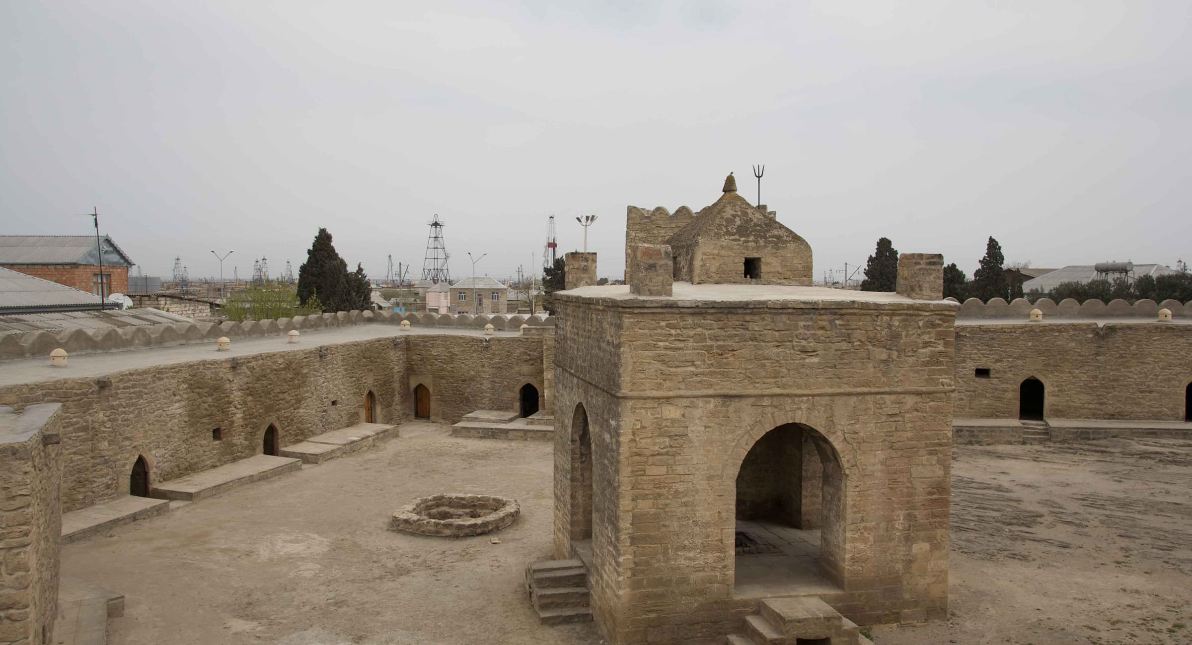 歴史あるアテシュギャーフ寺院