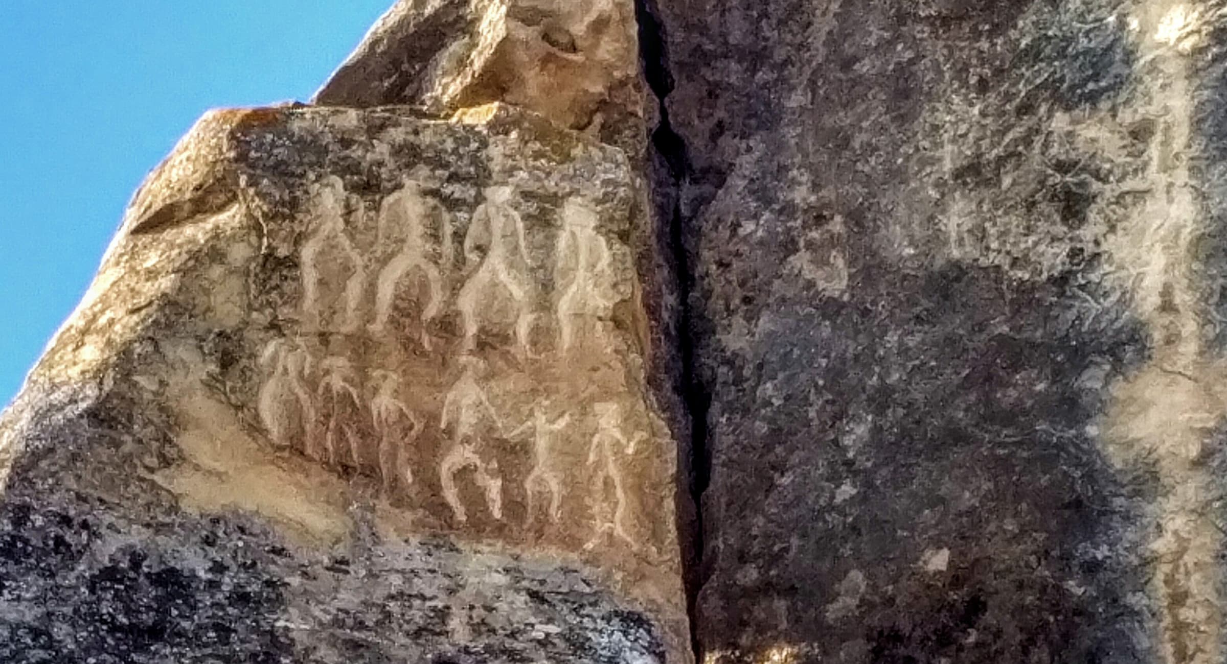 ゴブスタンの古代岩絵の風景